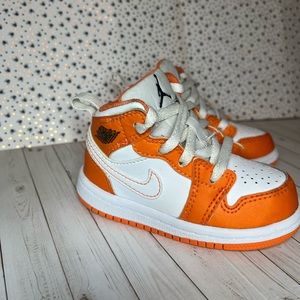 2021 Air Jordan 1 Mid SE TD 'Electro Orange' size 5c